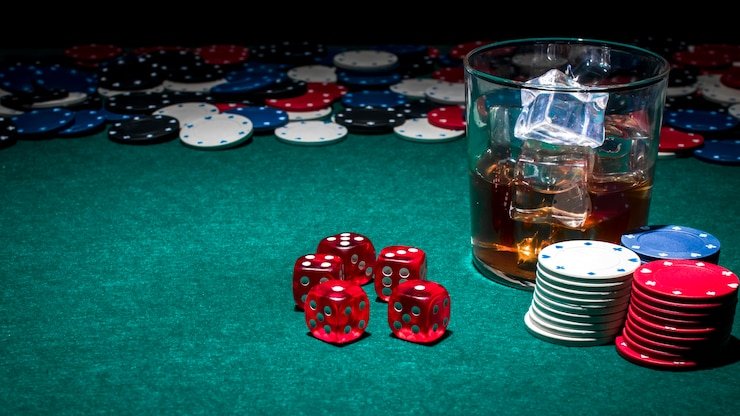 Pengguna membaca ketentuan bonus dengan teliti